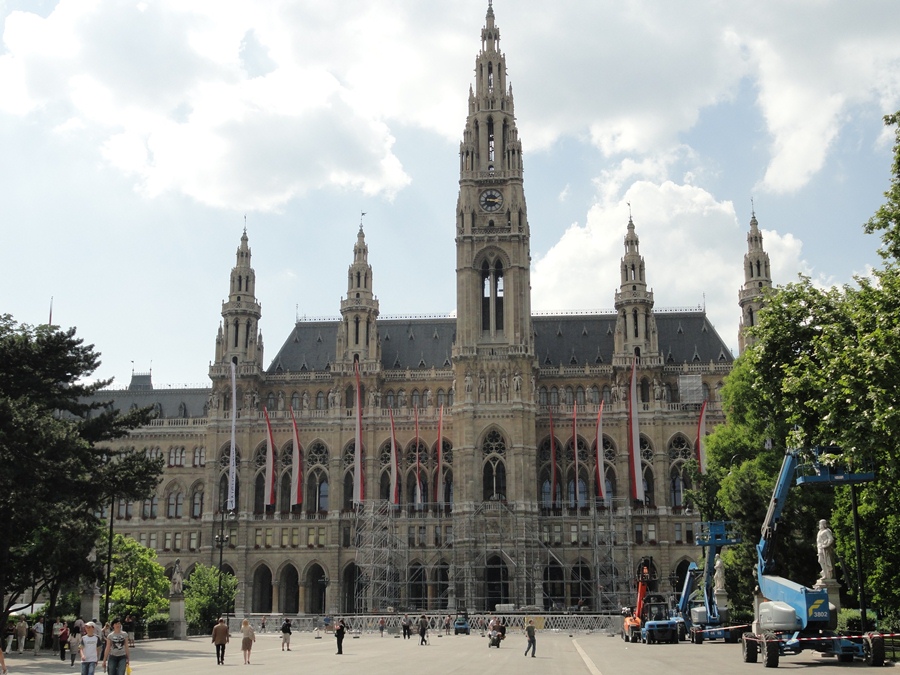 ViennaCityHall2.jpg